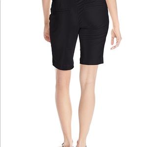 Black jag Bermuda shorts